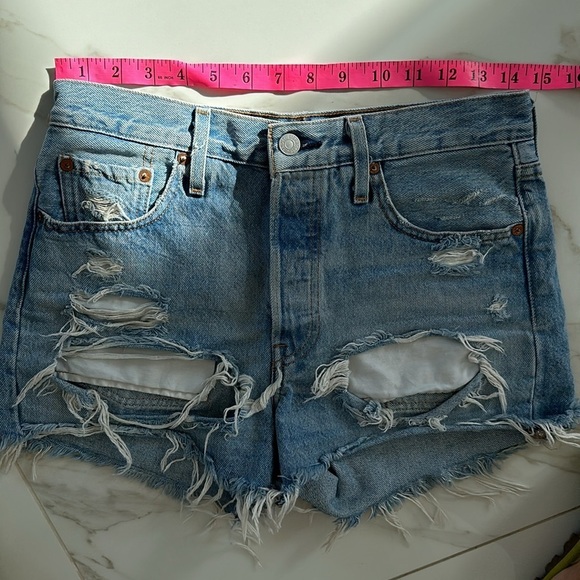 LEVIS 501 shorts vintage distressed size 25 but fit like a 26, see measurements - Picture 8 of 12